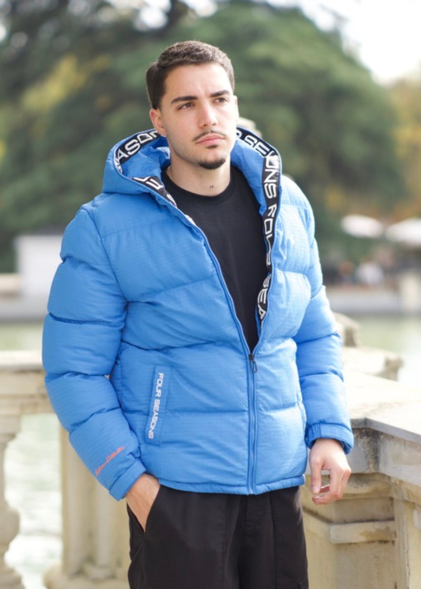 Chaqueta azul nube con capucha