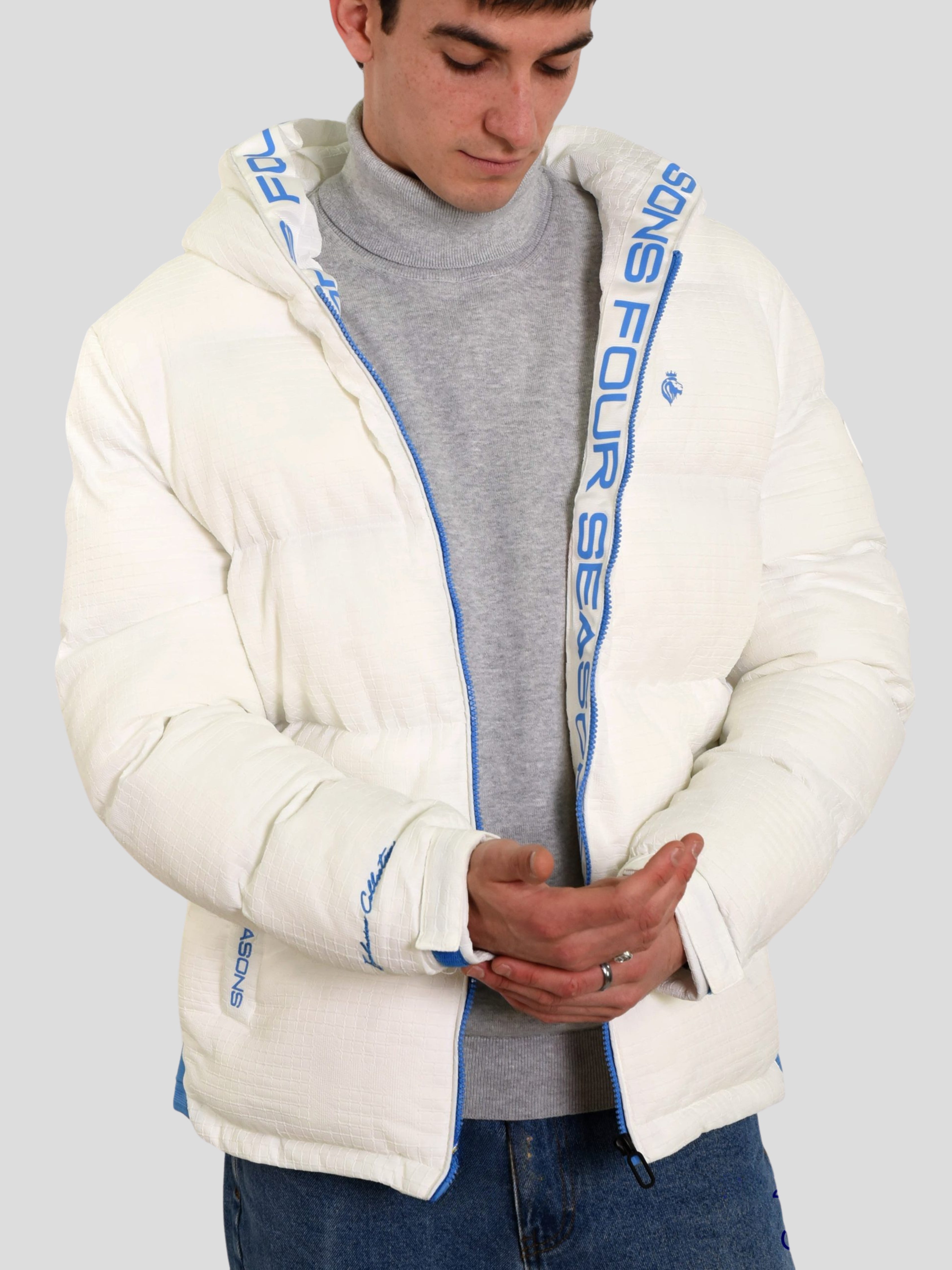 Chaqueta blanca nube con capucha